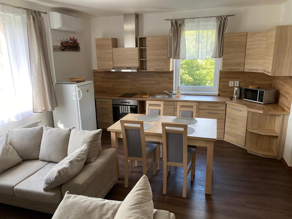 Apartmany Krupka ภายนอก รูปภาพ
