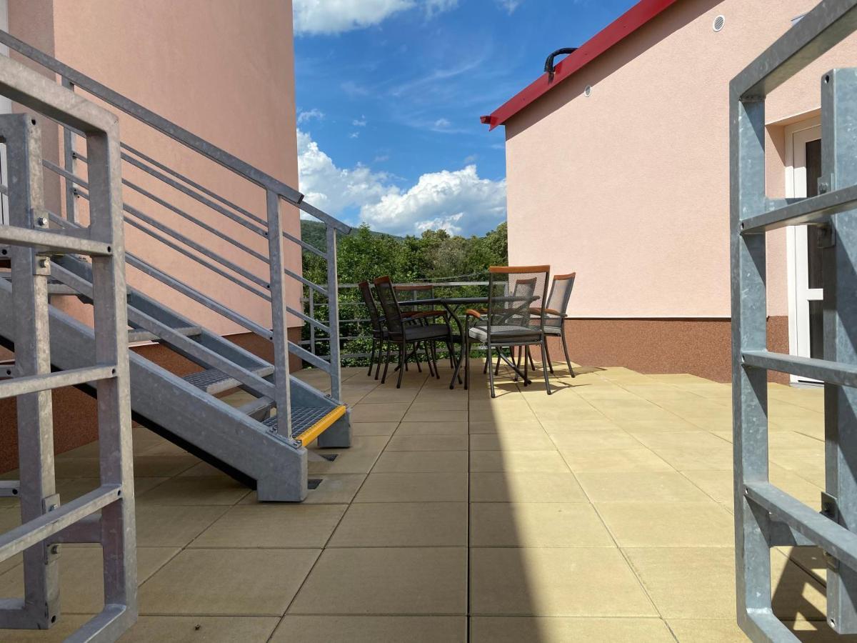 Apartmany Krupka ภายนอก รูปภาพ
