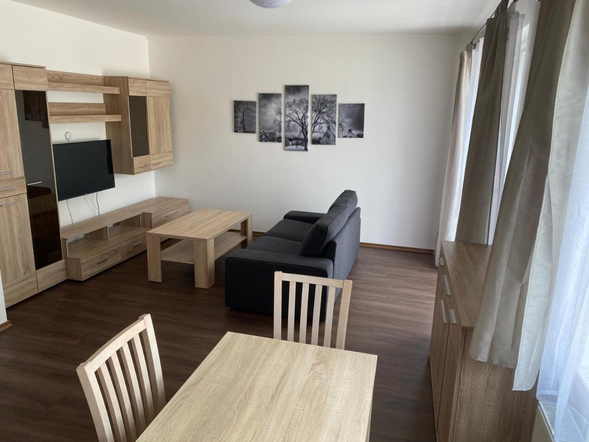 Apartmany Krupka ภายนอก รูปภาพ