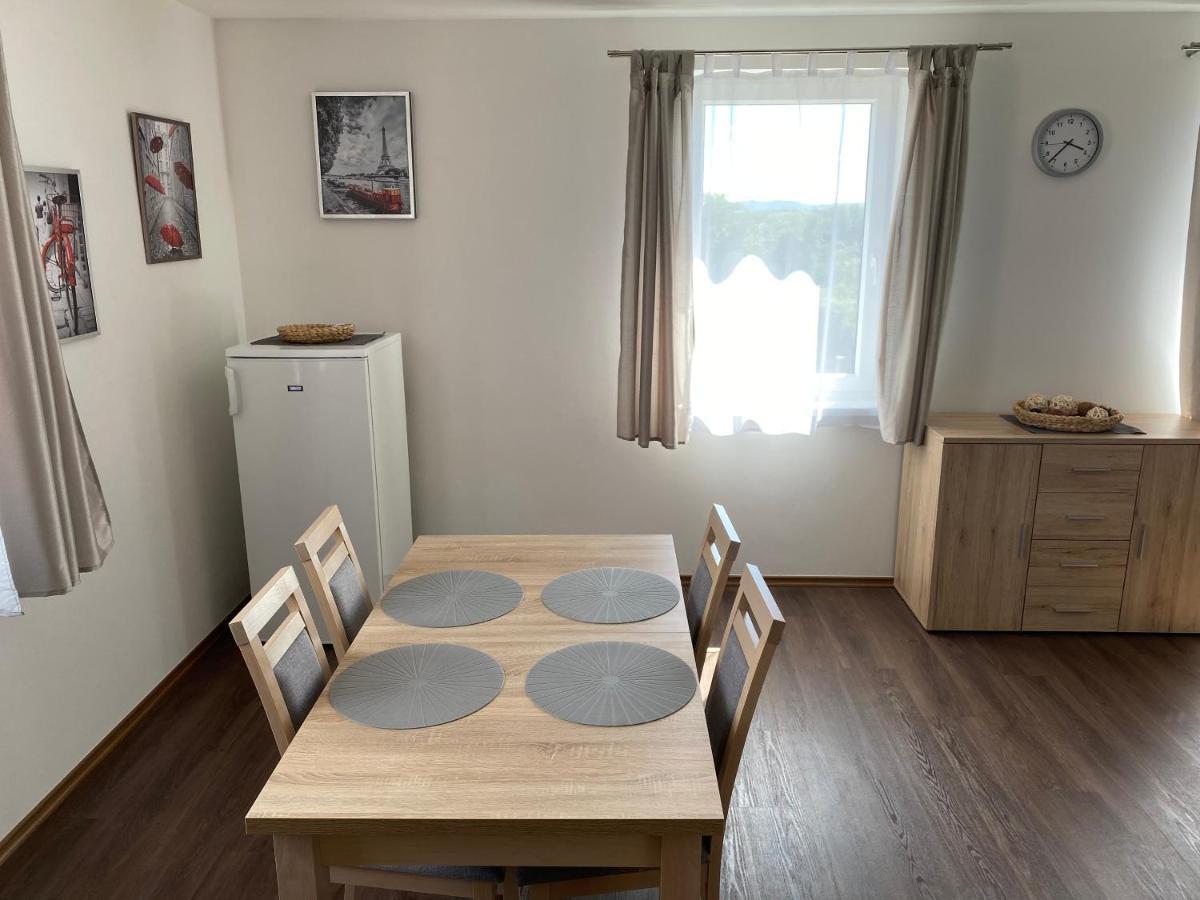 Apartmany Krupka ภายนอก รูปภาพ