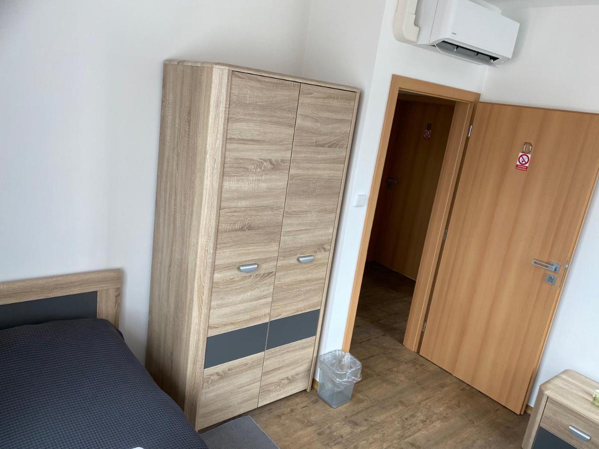 Apartmany Krupka ภายนอก รูปภาพ